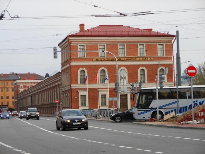музей казармы крюковские. центральный морской музей в санкт-петербурге. директор военно морского музея в петербурге. морской музей. центральный военно-морской музей в санкт-петербурге здание.